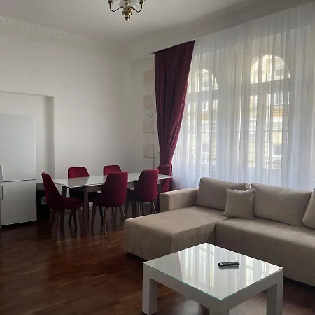 Gold Apartment *