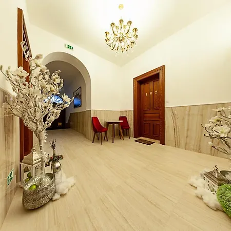 Gold Apartment