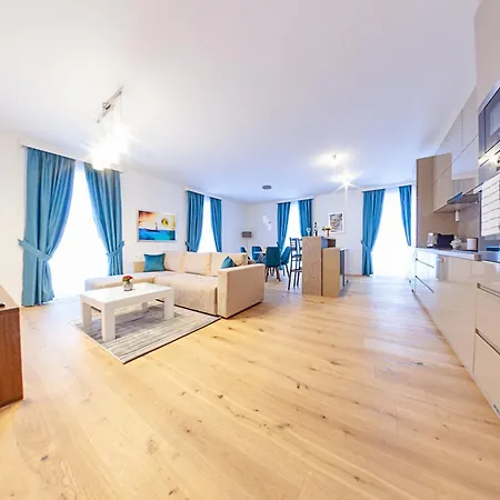 Gold Apartment *