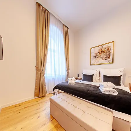 Gold Apartment