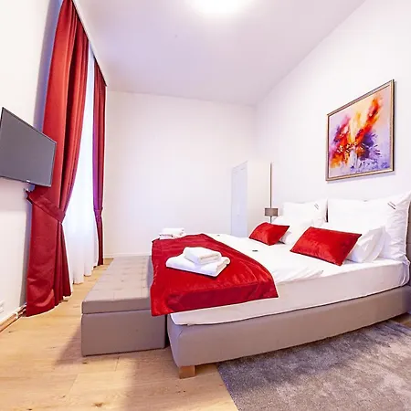 Gold Apartment *