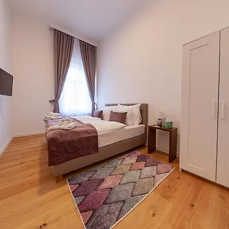 Gold Apartment